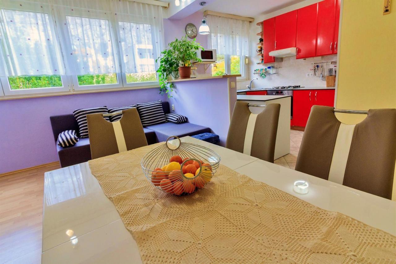 Apartment Anita Omis Bagian luar foto
