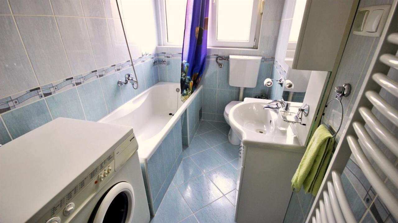 Apartment Anita Omis Bagian luar foto
